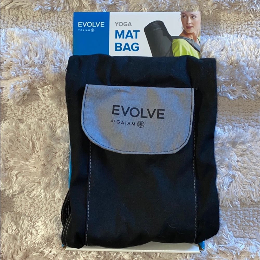 NWT Gaiam Evolve yoga mat bag